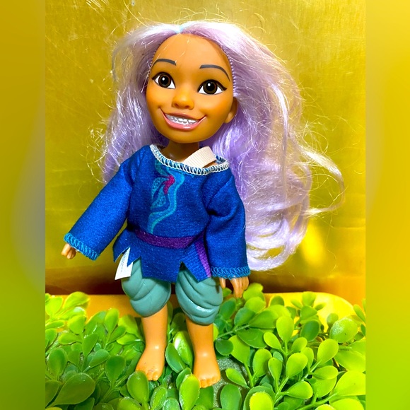 DISNEY RAYA AND THE DRAGON PETITE HUMAN SISU PURPLE & BLUE HAIR MOVABLE LIMBS 6” - Picture 2 of 8